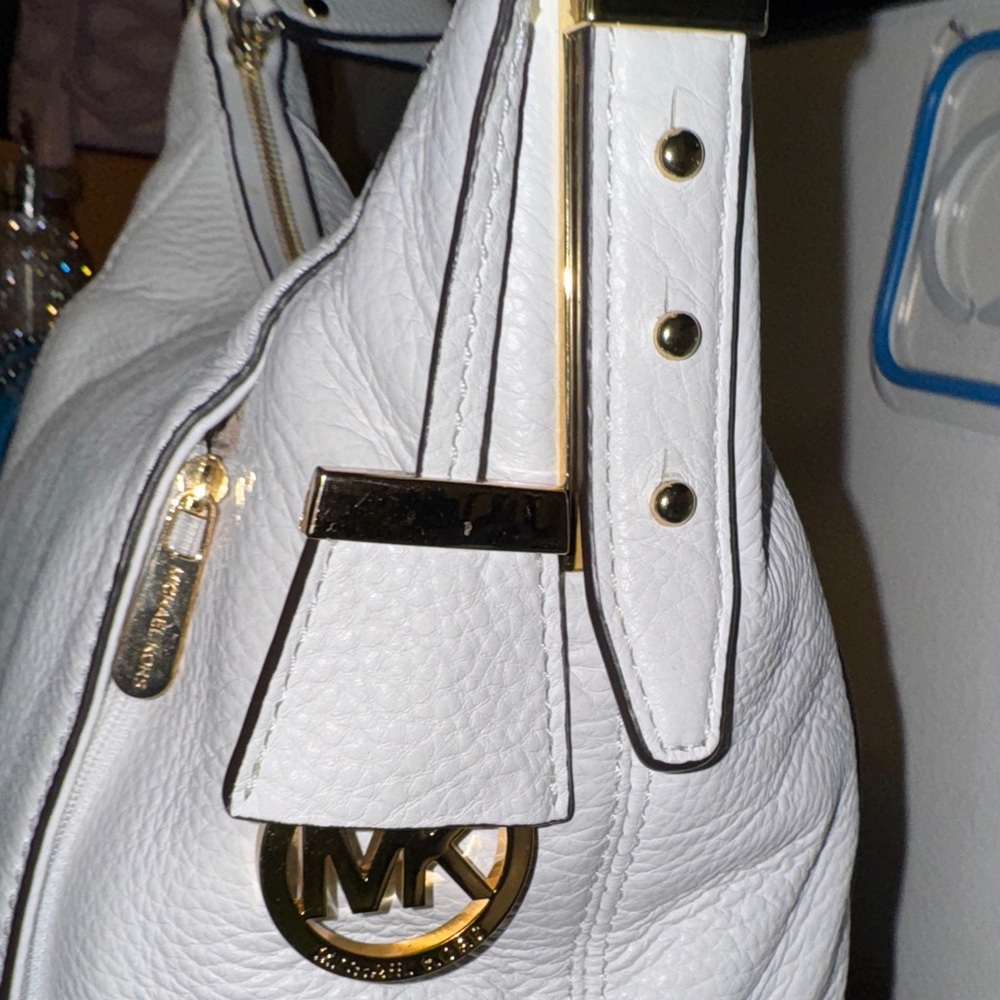 Michael Kors Elegant White Leather Shoulder Bag - Picture 10 of 10